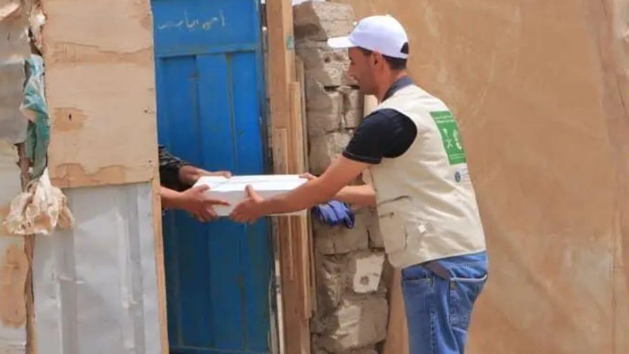 Saudi Arabia Delivers 3,120 Cartons of Dates to Families in Yemen’s Marib