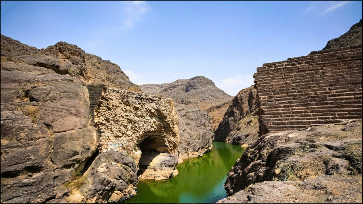 Muawiyah Dam Muawiyah Dam was built by Caliph Mu'awiyah Bin Abi Sufyan in the year 670. It is located in a valley called al-Khanaq, near al-Madinah al-Munawwarah.