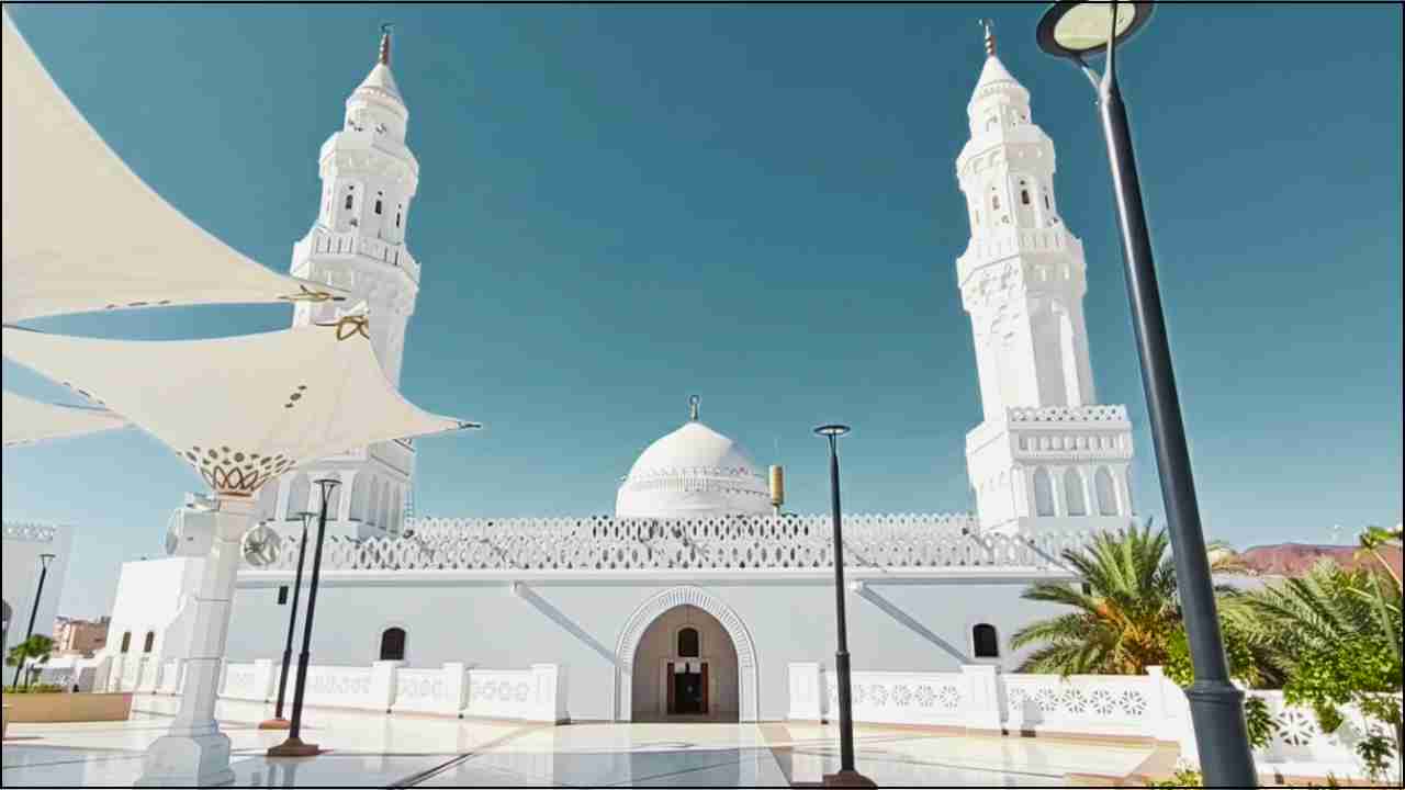 Al-Qiblatayn Mosque mihrab direction towards Kaaba