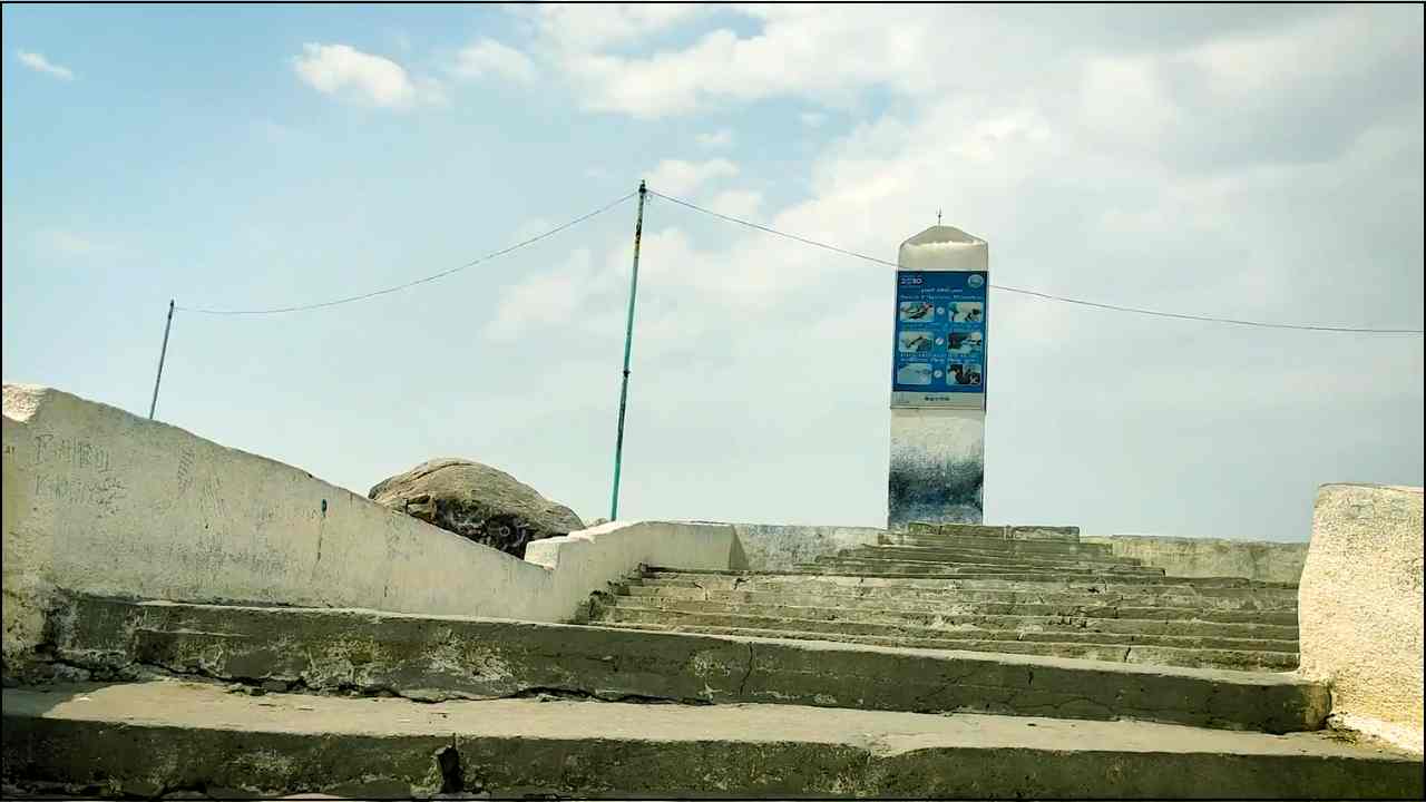 Jabal Rahma pillar on Mount Arafat during Hajj in Makkah