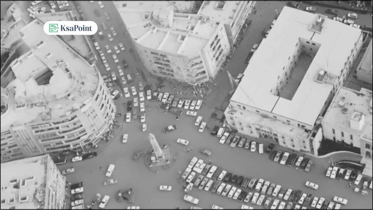Historic photograph of Al-Thumairi Street from early 1900s